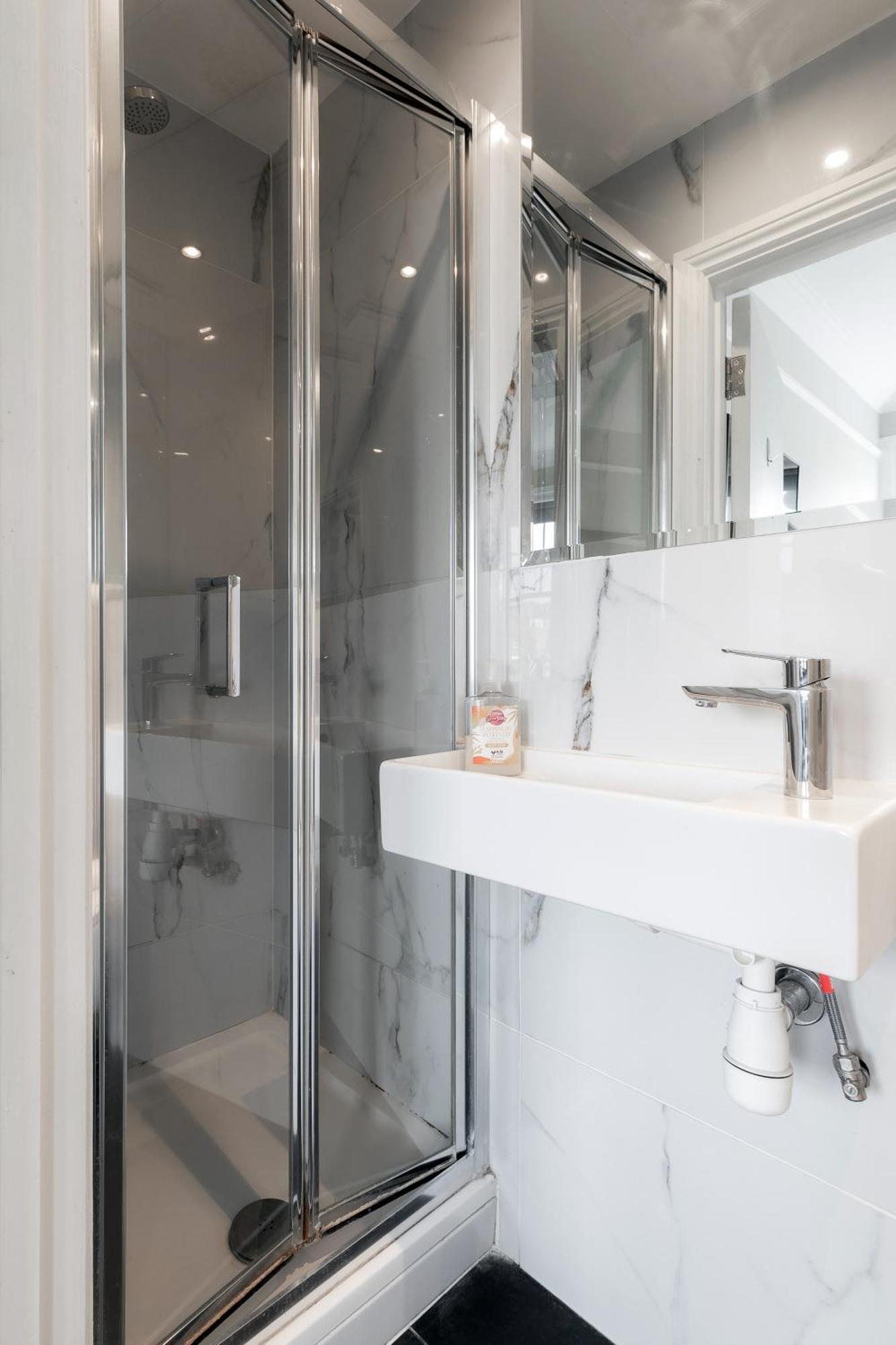 Apartments In The Heart Of High Street Kensington لندن المظهر الخارجي الصورة